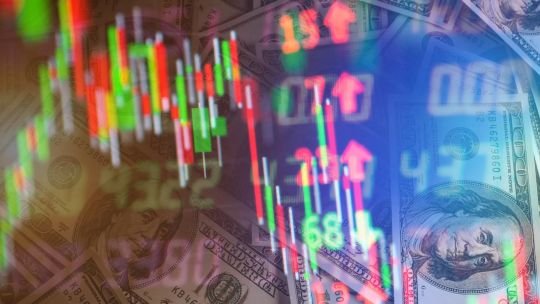 El dólar alcanza su mayor nivel del año mientras los activos argentinos siguen al alza en Wall Street