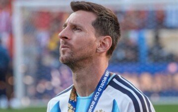 Tomás Dente descalificó a María Becerra con un exabrupto terrible por cómo fue a cantar el himno en la final del Mundial: “Qué gronchaje, las tetas al aire”