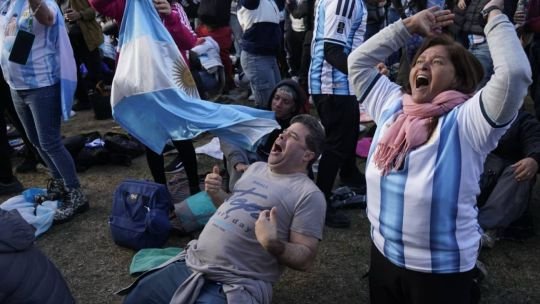 Según CAME, el Mundial y el aguinaldo impulsaron las ventas minoristas tras 13 meses de caída