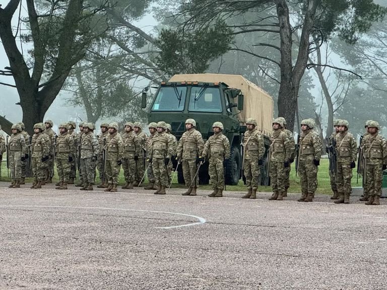 Desde julio, el personal militar con título universitario cobrará hasta un 25% más