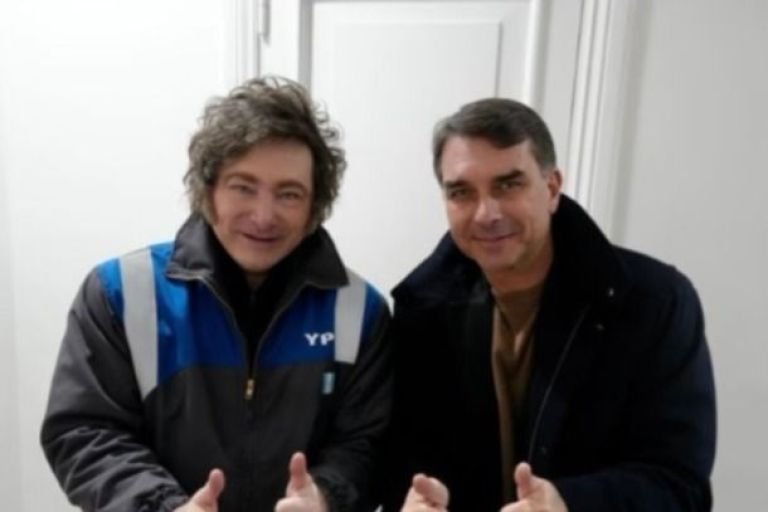 Milei viaja a Brasil: visita San Pablo y se encontrará con Flavio Bolsonaro