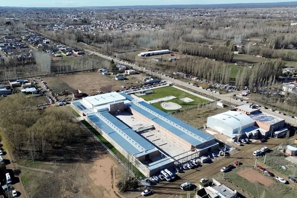 Plottier: Figueroa inauguró la EPET 25, la primera de las diez escuelas técnicas de Neuquén
