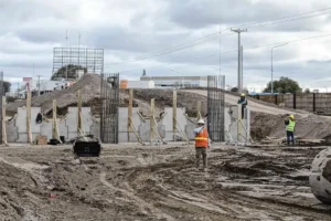 Gran Avenida: terminaron los 48 pilotes del viaducto de Neuquén y se empiezan a habilitar los primeros tramos de la obra