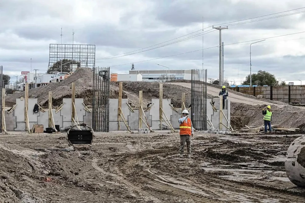 Gran Avenida: terminaron los 48 pilotes del viaducto de Neuquén y se empiezan a habilitar los primeros tramos de la obra