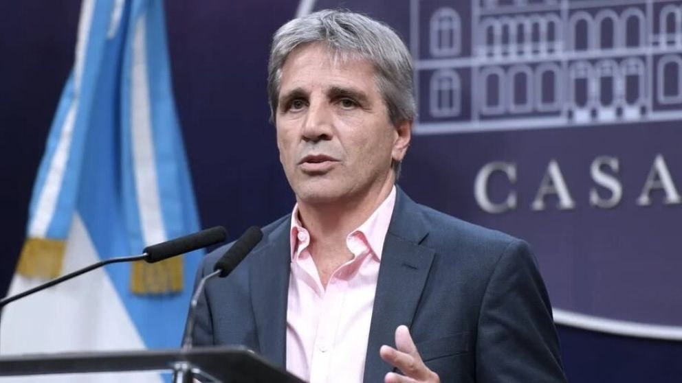 Luis Caputo lanzó un plan para fomentar los créditos hipotecarios
