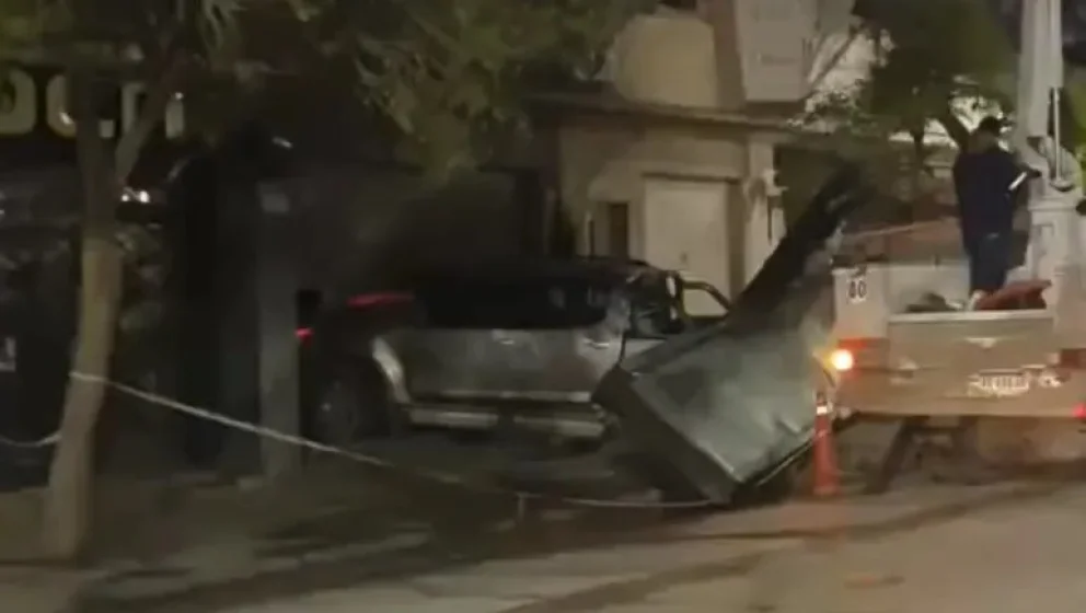 Una camioneta se incrustó en un local del centro de Cipolletti