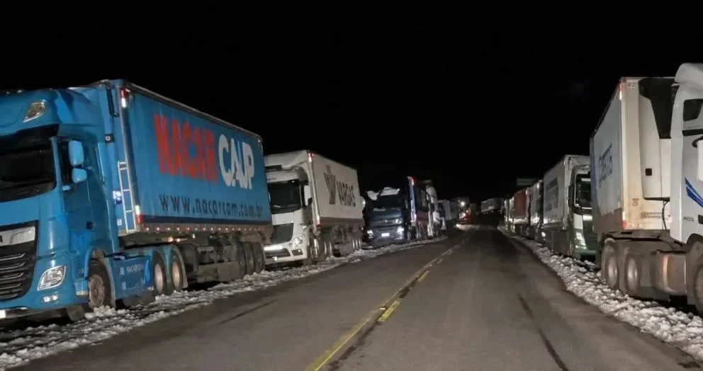 Temporal en la cordillera: más de 2.000 camiones esperan la reapertura de los pasos