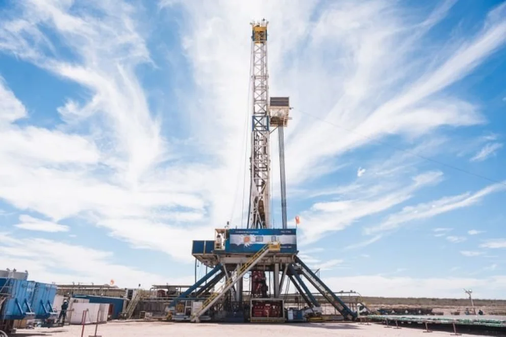 YPF acelera su apuesta por Vaca Muerta tras vender dos bloques en Mendoza por USD 405 millones