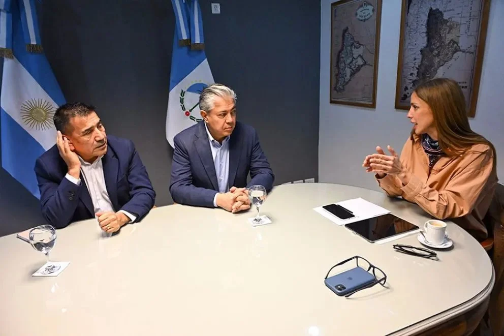 Cutral Co: Figueroa y Rioseco firmaron el convenio para 49 viviendas de Neuquén Habita