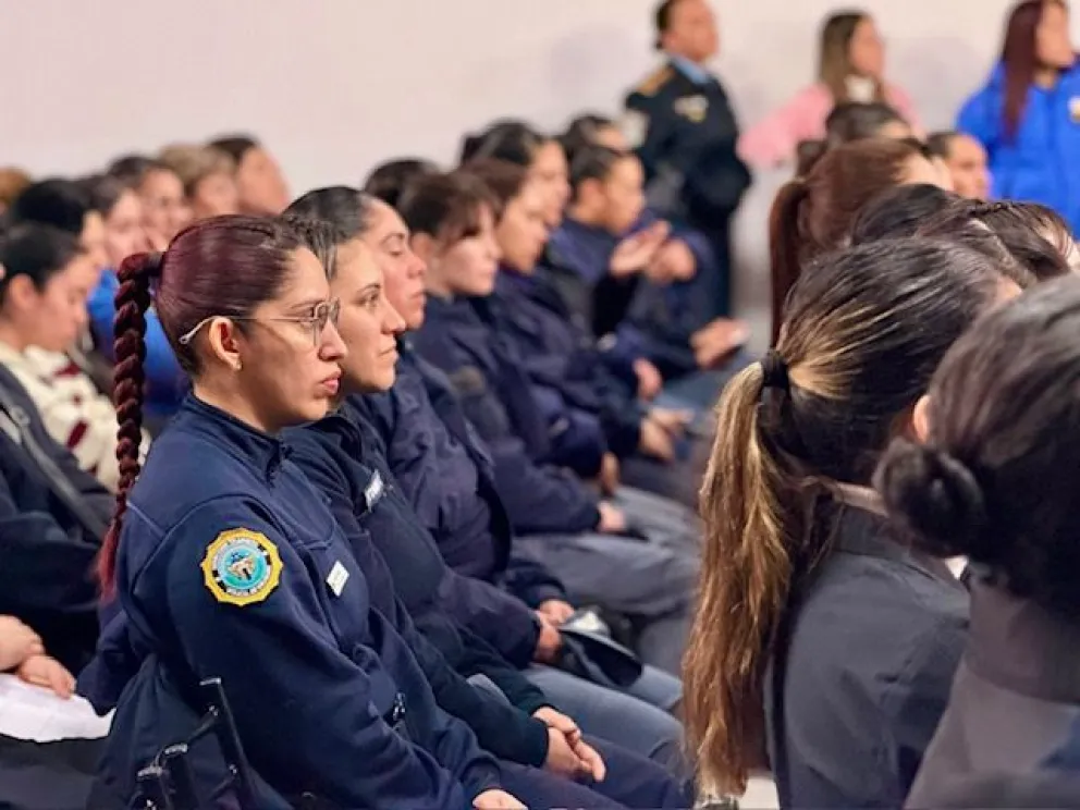 Homenaje a las mujeres que cuidan y protegen a los neuquinos