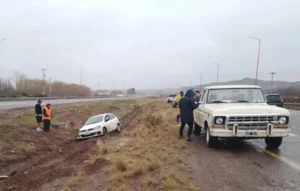 Lluvia y calzada resbaladiza: otro accidente en Ruta 22