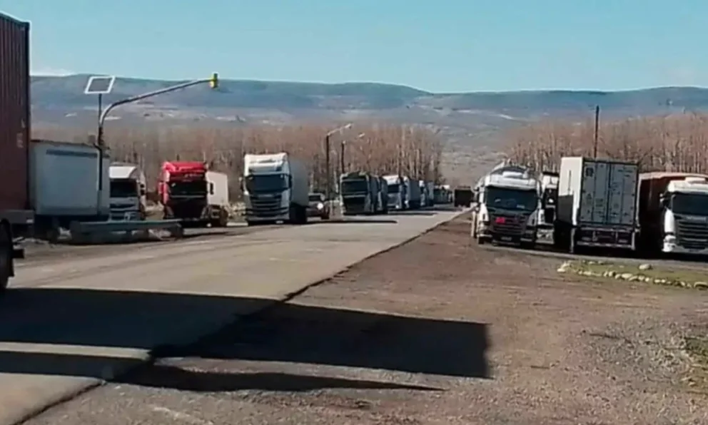 Finaliza el operativo por los camioneros varados en Neuquén: liberaron los últimos vehículos