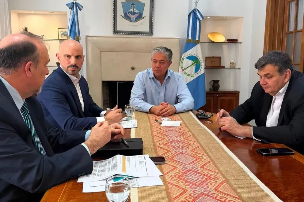 Rolando Figueroa presentó un programa de alivio para las familias neuquinas
