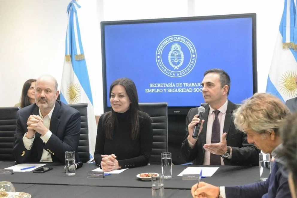 El gobierno nacional convocó a evaluar un nuevo Salario Mínimo, Vital y Móvil