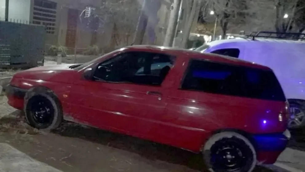 Insólito intento de robo en Cipolletti: encontró a un desconocido dentro de su auto