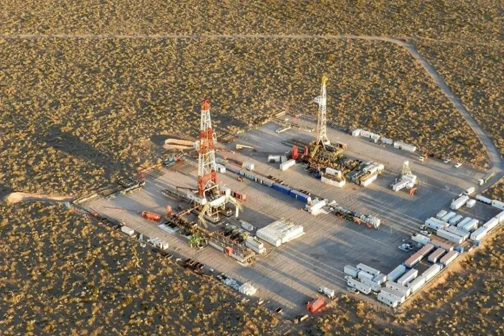 Vaca Muerta impulsó un triple récord de producción de petróleo y acerca a Argentina al millón de barriles diarios