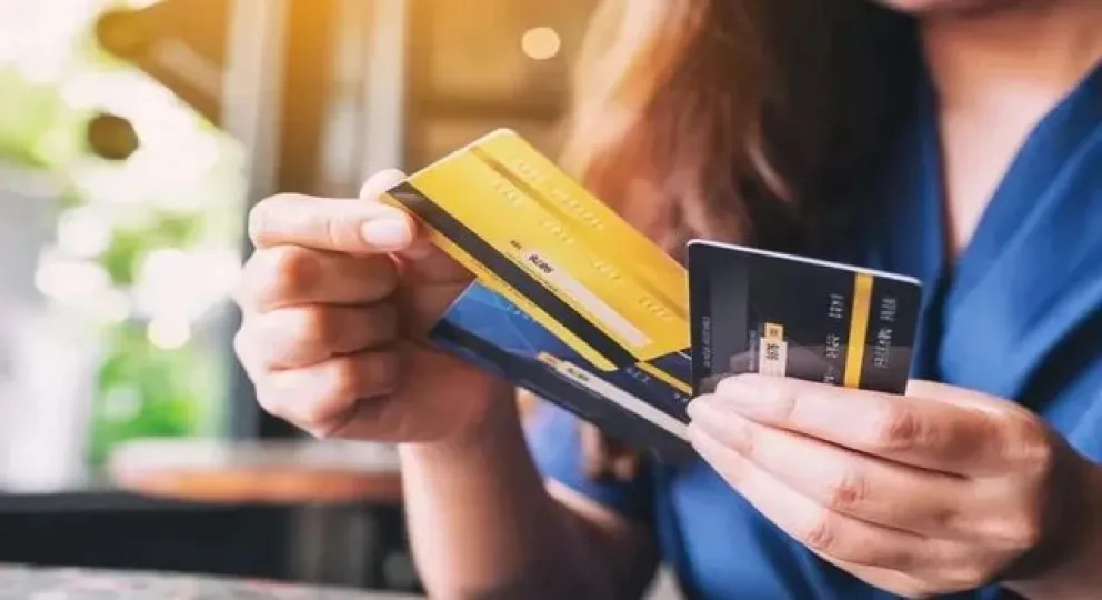 Se frenó la suba en la morosidad en bancos y tarjetas pero sigue siendo alta