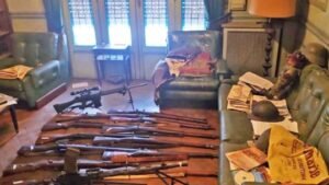 Hallan objetos con simbología nazi en la casa de un jubilado de 89 años