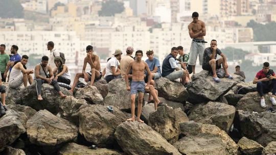 Sube a 72 la cifra de migrantes muertos en Ceuta y crece la tensión entre España, Marruecos y UE