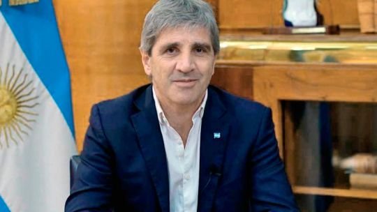 Luis Caputo anunció un plan para fomentar créditos hipotecarios