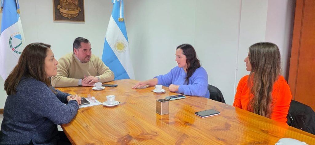 Javier Murer fortalece la articulación con Provincia para impulsar nuevas políticas de acompañamiento en Villa La Angostura