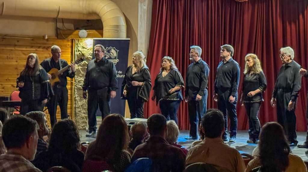 Ensamble Vocal Huincul brindo un emotivo Homenaje a Marcelo Berbel en el Centro de Convenciones Arrayanes