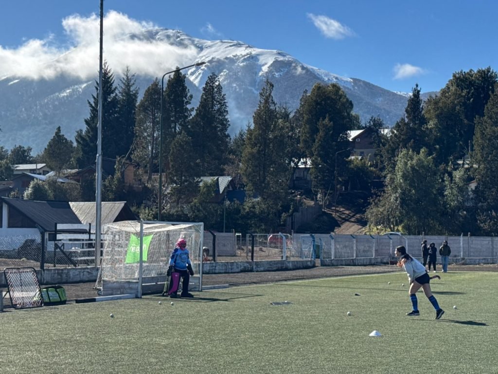 Clínica de Hockey: capacitación y formación junto a referentes provinciales.