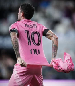 A minutos de que Messi aterrizara en Rosario para despedir a su papá, De Paul metió un gol en el Inter Miami: el conmovedor festejo entre lágrimas que movilizó a todo el estadio
