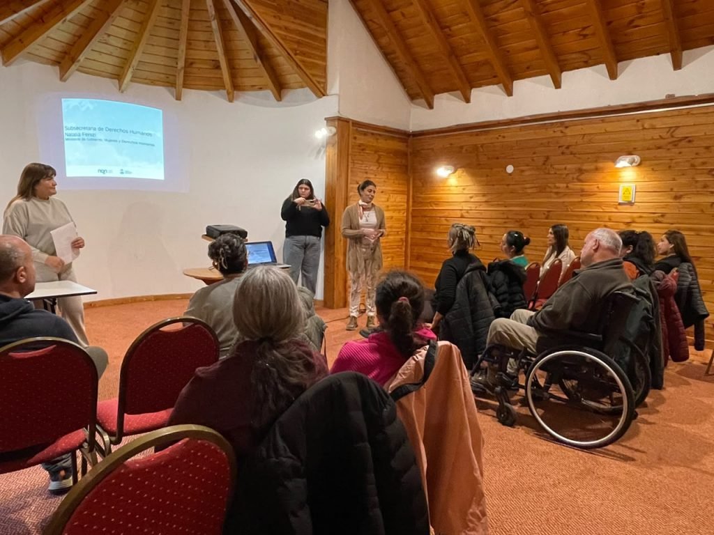Jornada de capacitación y asesoramiento para emprendedores locales en Villa La Angostura.