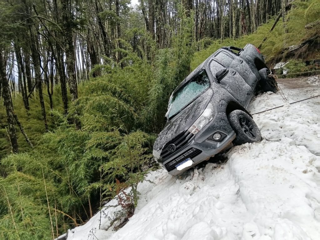Asistencia y rescate vehicular en la zona alta de la ciudad