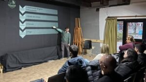 Jornada de capacitación sobre administración pública y procedimientos de gestión.