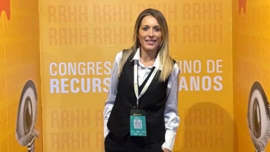 Bettina Angeletti reapareció sin Adorni: estuvo en evento de RR.HH. y habló de temas empresariales