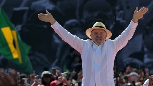 La inflación de Brasil cayó por debajo del techo de la meta y le da impulso a Lula de cara a elecciones