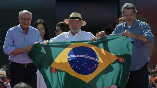 Mayoritario apoyo a las reformas laborales de Lula da Silva en la previa electoral