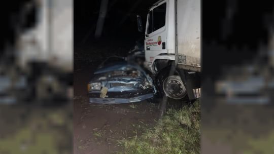 Terrible choque entre un auto y un camión en Luján: hubo siete muertos, tres de ellos menores