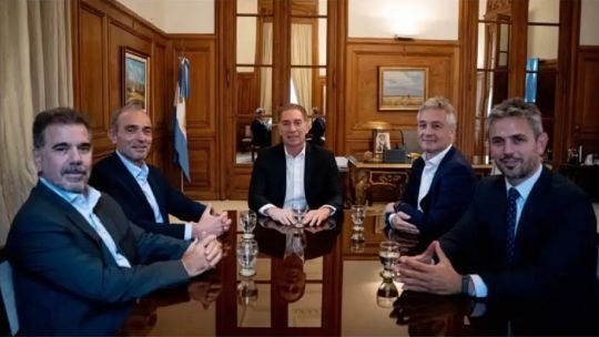 Una encuesta muestra el dato que pone un límite a la alianza entre La Libertad Avanza y el PRO para 2027