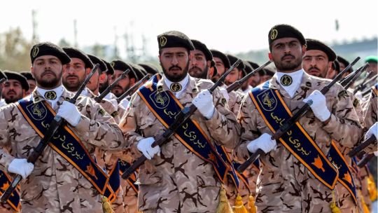 Irán atacó bases de Estados Unidos en Jordania tras un bombardeo contra una isla estratégica en el estrecho de Ormuz