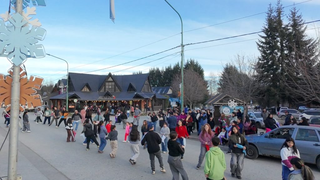 Destacado encuentro Artístico Tradicional  por el Día Nacional del Folklore.