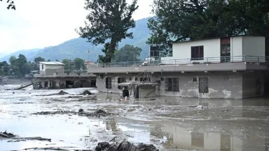 RDC: una inundación repentina dejó más de 100 muertos y cientos de desaparecidos en Nepal y China