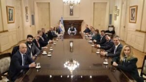 Javier Milei busca recuperar la iniciativa política con una cumbre con diputados y senadores en la Casa Rosada