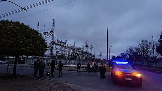 Edelap: “El incendio en la estación Tolosa fue controlado, los equipos están trabajando para la reconfiguración de la red”