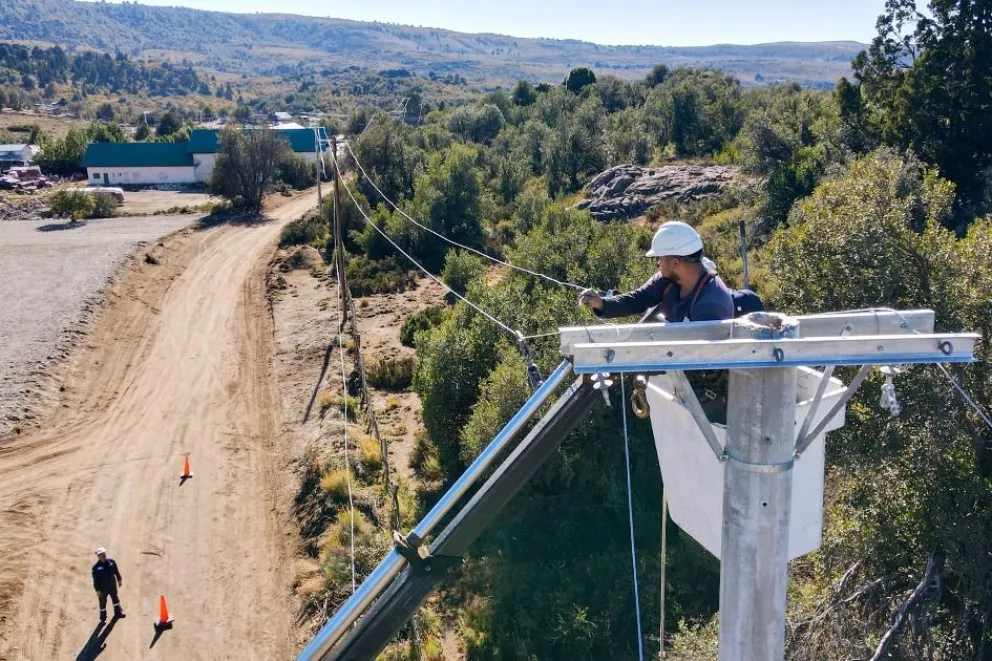 Más de 4.200 familias neuquinas se benefician con obras de infraestructura eléctrica para nuevos loteos y alumbrado público