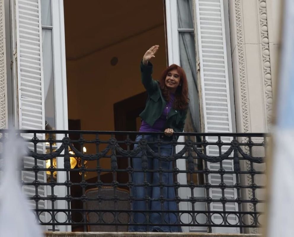 Embargan el departamento de San José 1111 donde Cristina Kirchner está en prisión domiciliaria