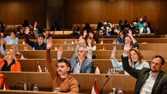 La oposición denunció el “cajoneo” de 535 proyectos y amenaza con judicializar el conflicto