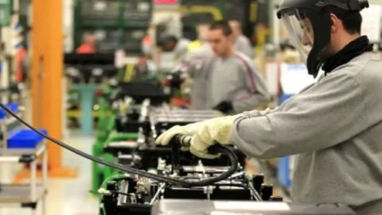Las dos velocidades corporativas: las grandes empresas salen de compras mientras las pymes pelean por sobrevivir