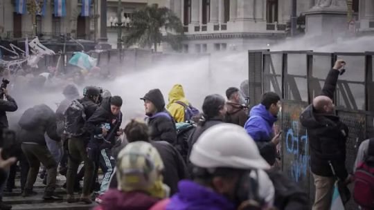 Exigen explicaciones al Gobierno por el despliegue de efectivos de civil armados frente al Congreso