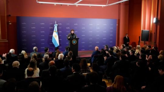 Milei reunió a diputados y senadores libertarios ante una semana clave en el Congreso
