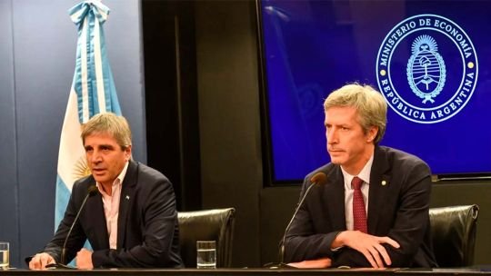 El dólar que quiere el Gobierno: techo de 00, intervención del Tesoro y un carry trade que resiste