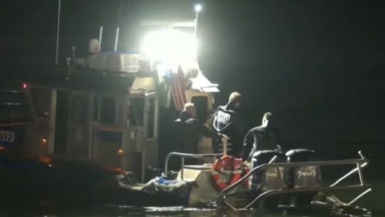 Una mujer y su bebé murieron tras el vuelco de una lancha cerca de la Estatua de la Libertad