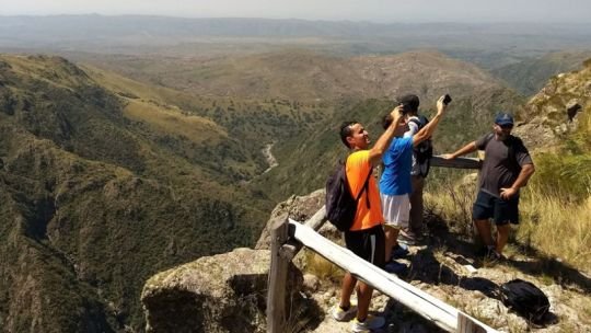 Más viajeros y menos gasto: Así fue el impacto económico del fin de semana largo de San Martín